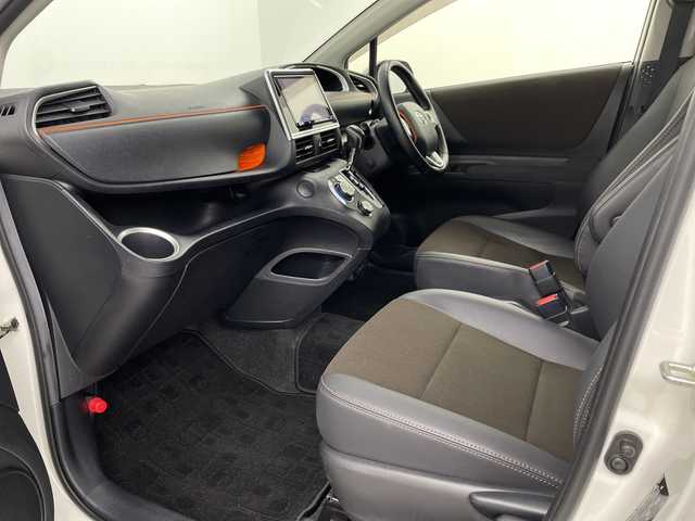 トヨタ シエンタ G クエロ 埼玉県 2019(令1)年 2.4万km ホワイトパールクリスタルシャイン 純正ナビ　NSZT-Y68T/（CD・DVD・フルセグTV・ラジオ・Bluetooth）/全方位カメラ/ビルトインETC/前方ドライブレコーダー/両側電動スライドドア/プッシュスタート/オートマチックハイビーム/レーンキープアシスト/衝突軽減ブレーキ/横滑り防止装置/ステアリングリモコン/アイドリングストップ/ルーフレール/電動格納ミラー/ウィンカーミラー/フロントフォグランプ/純正１６インチアルミホイール/社外フロアマット