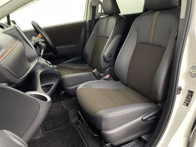 トヨタ シエンタ G クエロ 埼玉県 2019(令1)年 2.4万km ホワイトパールクリスタルシャイン 純正ナビ　NSZT-Y68T/（CD・DVD・フルセグTV・ラジオ・Bluetooth）/全方位カメラ/ビルトインETC/前方ドライブレコーダー/両側電動スライドドア/プッシュスタート/オートマチックハイビーム/レーンキープアシスト/衝突軽減ブレーキ/横滑り防止装置/ステアリングリモコン/アイドリングストップ/ルーフレール/電動格納ミラー/ウィンカーミラー/フロントフォグランプ/純正１６インチアルミホイール/社外フロアマット