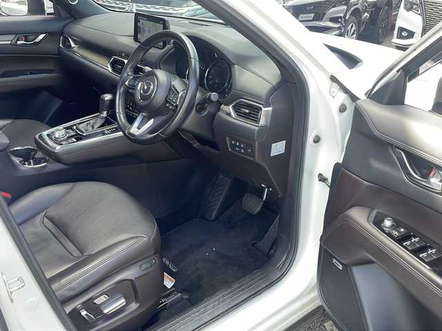 マツダ ＣＸ－８ XD Lパッケージ 大阪府 2020(令2)年 5.7万km スノーフレイクホワイトパールマイカ サンルーフ/全方位カメラ/BOSEサウンド/シートヒーター（前席/2列目）/エアーシート（前席）/本革シート/3列シート/純正ナビ（Bluetooth/CD/DVD）/衝突軽減システム/カーテンエアバッグ/オートクルーズ/ヘッドアップディスプレイ/ブラインドスポットモニター/レーンキープアシスト/ETC/2列目エアコン（温度調節可能）/純正アルミホイール/純正フロアマット/横滑り防止装置/盗難防止装置
