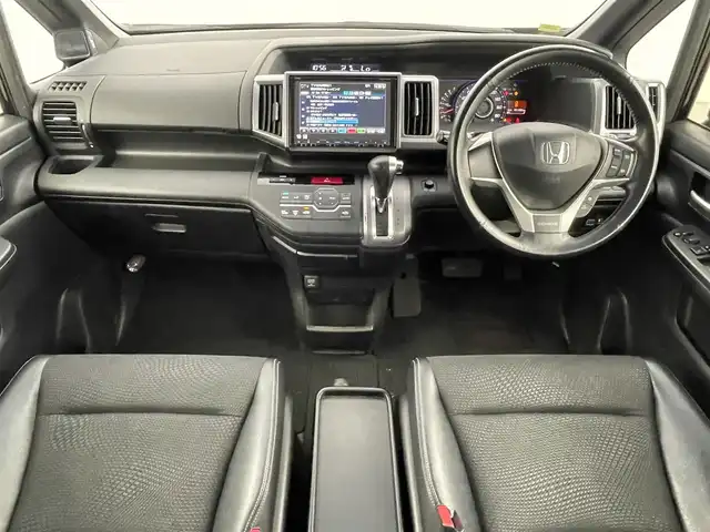 ホンダ ステップワゴン スパーダ Z クールスピリット 福岡県 2013(平25)年 9.2万km プレミアムスパークルブラックパール 純正９型ナビ（フルセグＴＶ）　/バックカメラ　/ビルトインＥＴＣ　/クルーズコントロール　/横滑り防止　/アイドリングストップ　/ＥＣＯＮ　/パドルシフト　/両側電動スライドドア　/ハーフレザー　/純正１７インチＡＷ