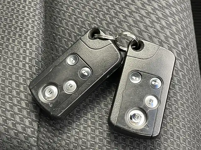 ホンダ ステップワゴン スパーダ Z クールスピリット 福岡県 2013(平25)年 9.2万km プレミアムスパークルブラックパール 純正９型ナビ（フルセグＴＶ）　/バックカメラ　/ビルトインＥＴＣ　/クルーズコントロール　/横滑り防止　/アイドリングストップ　/ＥＣＯＮ　/パドルシフト　/両側電動スライドドア　/ハーフレザー　/純正１７インチＡＷ