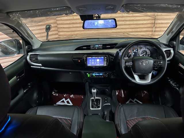トヨタ ハイラックス Z 道央・札幌 2021(令3)年 2.5万km アティチュードブラックマイカ 【2508006052】/４ＷＤ　/トヨタセーフティセンス　/純正ナビ　/フルセグＴＶ　/Ｂｌｕｅｔｏｏｔｈ　/バックカメラ　/純正１７インチアルミホイール　/トノカバー　/オーバーフェンダー　/デジタルインナーミラー　/リアモニター　/レーダークルーズ/革調シートカバー/ルームライトLED/LEDヘッドライト/フォグライト/ＥＴＣ