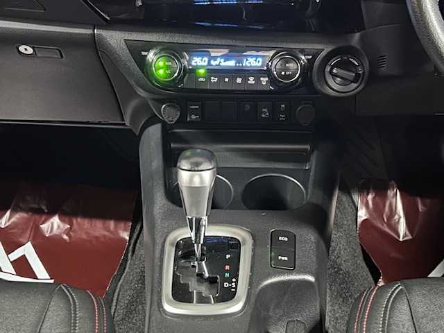 トヨタ ハイラックス Z 道央・札幌 2021(令3)年 2.5万km アティチュードブラックマイカ 【2508006052】/４ＷＤ　/トヨタセーフティセンス　/純正ナビ　/フルセグＴＶ　/Ｂｌｕｅｔｏｏｔｈ　/バックカメラ　/純正１７インチアルミホイール　/トノカバー　/オーバーフェンダー　/デジタルインナーミラー　/リアモニター　/レーダークルーズ/革調シートカバー/ルームライトLED/LEDヘッドライト/フォグライト/ＥＴＣ
