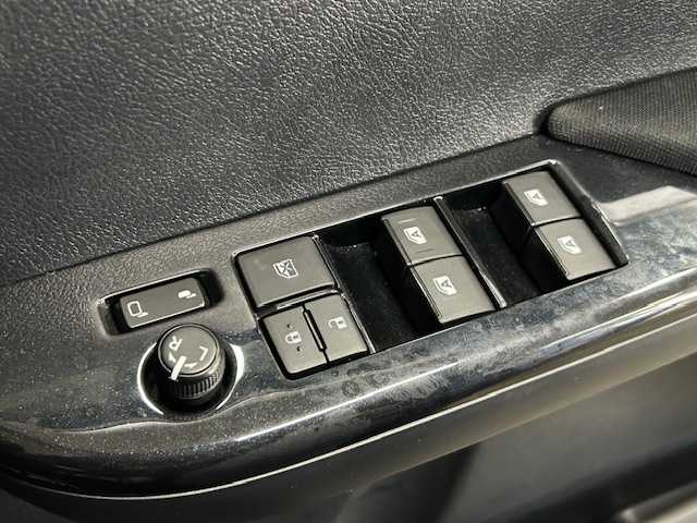 トヨタ ハイラックス Z 道央・札幌 2021(令3)年 2.5万km アティチュードブラックマイカ 【2508006052】/４ＷＤ　/トヨタセーフティセンス　/純正ナビ　/フルセグＴＶ　/Ｂｌｕｅｔｏｏｔｈ　/バックカメラ　/純正１７インチアルミホイール　/トノカバー　/オーバーフェンダー　/デジタルインナーミラー　/リアモニター　/レーダークルーズ/革調シートカバー/ルームライトLED/LEDヘッドライト/フォグライト/ＥＴＣ