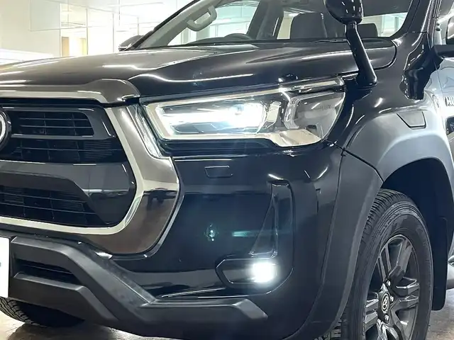 トヨタ ハイラックス Z 道央・札幌 2021(令3)年 2.5万km アティチュードブラックマイカ 4WD　/トヨタセーフティセンス　/純正ナビ　/フルセグＴＶ/CD/DVD/Bluetooth/HDMI/SD/USB/バックカメラ　/純正１７インチアルミホイール　/トノカバー　/ロールバー/オーバーフェンダー　/デジタルインナーミラー型前後ドラレコ/リアモニター　/レーダークルーズコントロール/クラッツィオシートカバー/ミラーヒーター/LEDヘッドライ/LEDフォグランプ/ETC/コーナーセンサー/スマートキー×2/保証書/取扱説明書