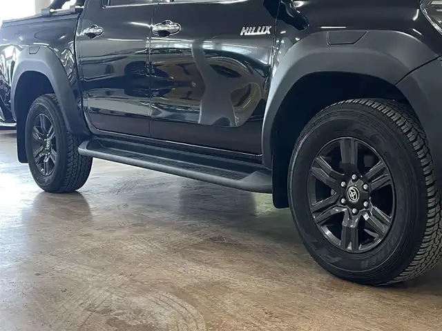 トヨタ ハイラックス Z 道央・札幌 2021(令3)年 2.5万km アティチュードブラックマイカ 4WD　/トヨタセーフティセンス　/純正ナビ　/フルセグＴＶ/CD/DVD/Bluetooth/HDMI/SD/USB/バックカメラ　/純正１７インチアルミホイール　/トノカバー　/ロールバー/オーバーフェンダー　/デジタルインナーミラー型前後ドラレコ/リアモニター　/レーダークルーズコントロール/クラッツィオシートカバー/ミラーヒーター/LEDヘッドライ/LEDフォグランプ/ETC/コーナーセンサー/スマートキー×2/保証書/取扱説明書