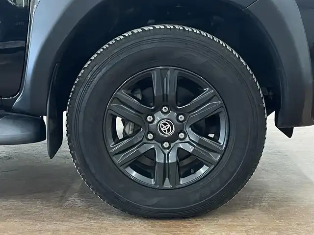 トヨタ ハイラックス Z 道央・札幌 2021(令3)年 2.5万km アティチュードブラックマイカ 4WD　/トヨタセーフティセンス　/純正ナビ　/フルセグＴＶ/CD/DVD/Bluetooth/HDMI/SD/USB/バックカメラ　/純正１７インチアルミホイール　/トノカバー　/ロールバー/オーバーフェンダー　/デジタルインナーミラー型前後ドラレコ/リアモニター　/レーダークルーズコントロール/クラッツィオシートカバー/ミラーヒーター/LEDヘッドライ/LEDフォグランプ/ETC/コーナーセンサー/スマートキー×2/保証書/取扱説明書