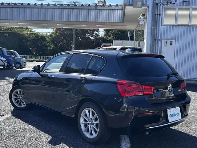 ＢＭＷ １１８ｉ スタイル 静岡県 2015(平27)年 6.9万km 黒 エンジンプッシュスタート/純正ナビ（CD.DVD.FM.AM.）/純正バイザー/純正アルミホイール16インチ/純正フロアマット/モード切替（SPORTS.NORMAL.ECO）/クルーズコントロール追従あり/アイドリングストップ/ドライブレコーダー/スペアキー