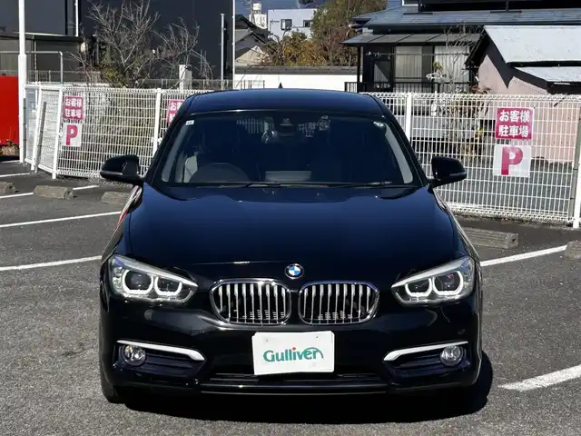 ＢＭＷ １１８ｉ スタイル 静岡県 2015(平27)年 6.9万km 黒 エンジンプッシュスタート/純正ナビ（CD.DVD.FM.AM.）/純正バイザー/純正アルミホイール16インチ/純正フロアマット/モード切替（SPORTS.NORMAL.ECO）/クルーズコントロール追従あり/アイドリングストップ/ドライブレコーダー/スペアキー