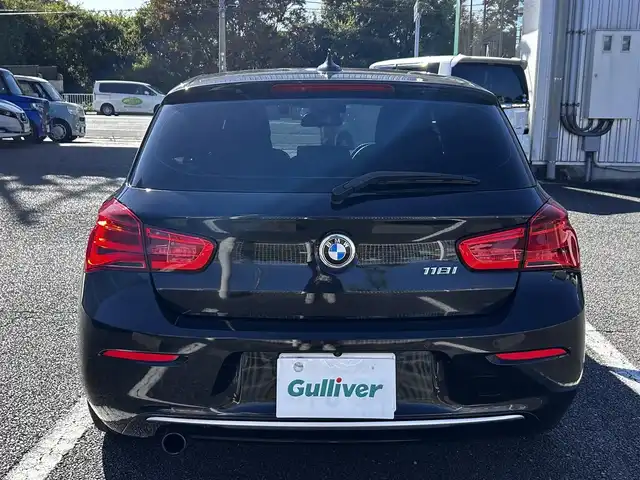 ＢＭＷ １１８ｉ スタイル 静岡県 2015(平27)年 6.9万km 黒 エンジンプッシュスタート/純正ナビ（CD.DVD.FM.AM.）/純正バイザー/純正アルミホイール16インチ/純正フロアマット/モード切替（SPORTS.NORMAL.ECO）/クルーズコントロール追従あり/アイドリングストップ/ドライブレコーダー/スペアキー