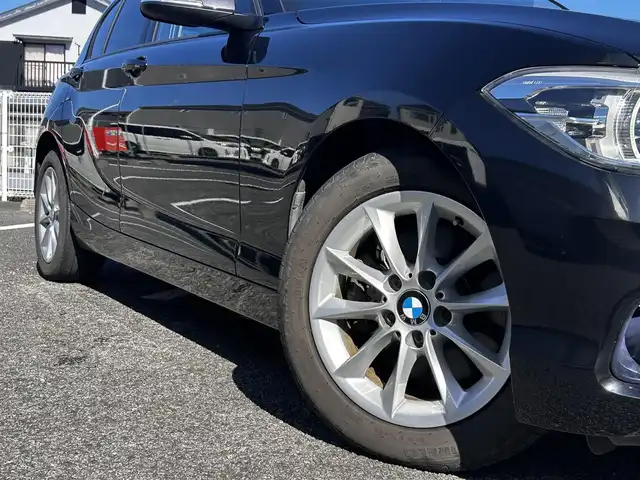 ＢＭＷ １１８ｉ スタイル 静岡県 2015(平27)年 6.9万km 黒 エンジンプッシュスタート/純正ナビ（CD.DVD.FM.AM.）/純正バイザー/純正アルミホイール16インチ/純正フロアマット/モード切替（SPORTS.NORMAL.ECO）/クルーズコントロール追従あり/アイドリングストップ/ドライブレコーダー/スペアキー