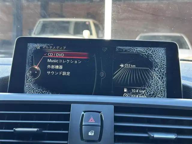 ＢＭＷ １１８ｉ スタイル 静岡県 2015(平27)年 6.9万km 黒 エンジンプッシュスタート/純正ナビ（CD.DVD.FM.AM.）/純正バイザー/純正アルミホイール16インチ/純正フロアマット/モード切替（SPORTS.NORMAL.ECO）/クルーズコントロール追従あり/アイドリングストップ/ドライブレコーダー/スペアキー