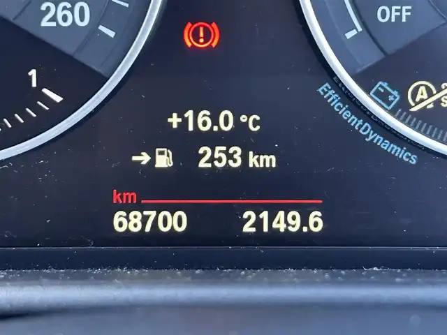 ＢＭＷ １１８ｉ スタイル 静岡県 2015(平27)年 6.9万km 黒 エンジンプッシュスタート/純正ナビ（CD.DVD.FM.AM.）/純正バイザー/純正アルミホイール16インチ/純正フロアマット/モード切替（SPORTS.NORMAL.ECO）/クルーズコントロール追従あり/アイドリングストップ/ドライブレコーダー/スペアキー