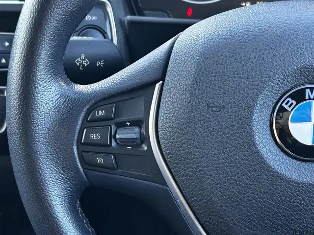 ＢＭＷ １１８ｉ スタイル 静岡県 2015(平27)年 6.9万km 黒 エンジンプッシュスタート/純正ナビ（CD.DVD.FM.AM.）/純正バイザー/純正アルミホイール16インチ/純正フロアマット/モード切替（SPORTS.NORMAL.ECO）/クルーズコントロール追従あり/アイドリングストップ/ドライブレコーダー/スペアキー