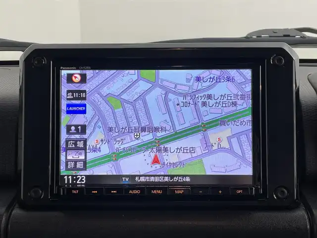 スズキ ジムニー シエラ JC 道央・札幌 2020(令2)年 4.4万km シフォンアイボリーメタリックブラック2トーンルーフ ・４WD/・寒冷地仕様/・A/Tホワイトレタータイヤ/・社外16インチAW/・社外ナビ/　CD/DVD/SD/BT/フルセグ/・ETC/・衝突軽減ブレーキ/・レーンキープアシスト/・クルーズコントロール/・横滑り防止/・前席シートヒーター/・LEDヘッドライト/・フォグライト/・オートライト/・プッシュスタート/・スマートキー/・エンジンスターター/・スペアキー×１/・純正AW付スタッドレス積込(215/80/R15)
