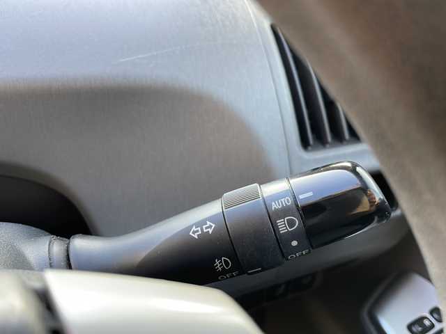 トヨタ プリウス α S 神奈川県 2012(平24)年 12.3万km ホワイトパールクリスタルシャイン (株)IDOMが運営する【じしゃロン秦野店】の自社ローン専用車両になります。こちらは現金またはオートローンご利用時の価格です。自社ローンご希望の方は別途その旨お申付け下さい/・メモリナビ/・フルセグテレビ/・バックカメラ/・ETC/・Bluetooth接続/・DVD再生機能