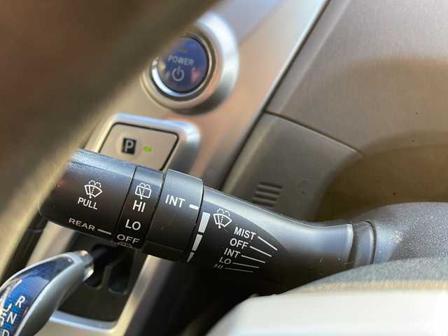 トヨタ プリウス α S 神奈川県 2012(平24)年 12.3万km ホワイトパールクリスタルシャイン (株)IDOMが運営する【じしゃロン秦野店】の自社ローン専用車両になります。こちらは現金またはオートローンご利用時の価格です。自社ローンご希望の方は別途その旨お申付け下さい/・メモリナビ/・フルセグテレビ/・バックカメラ/・ETC/・Bluetooth接続/・DVD再生機能