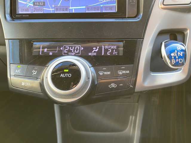 トヨタ プリウス α S 神奈川県 2012(平24)年 12.3万km ホワイトパールクリスタルシャイン (株)IDOMが運営する【じしゃロン秦野店】の自社ローン専用車両になります。こちらは現金またはオートローンご利用時の価格です。自社ローンご希望の方は別途その旨お申付け下さい/・メモリナビ/・フルセグテレビ/・バックカメラ/・ETC/・Bluetooth接続/・DVD再生機能