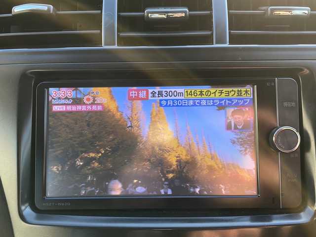 トヨタ プリウス α S 神奈川県 2012(平24)年 12.3万km ホワイトパールクリスタルシャイン (株)IDOMが運営する【じしゃロン秦野店】の自社ローン専用車両になります。こちらは現金またはオートローンご利用時の価格です。自社ローンご希望の方は別途その旨お申付け下さい/・メモリナビ/・フルセグテレビ/・バックカメラ/・ETC/・Bluetooth接続/・DVD再生機能