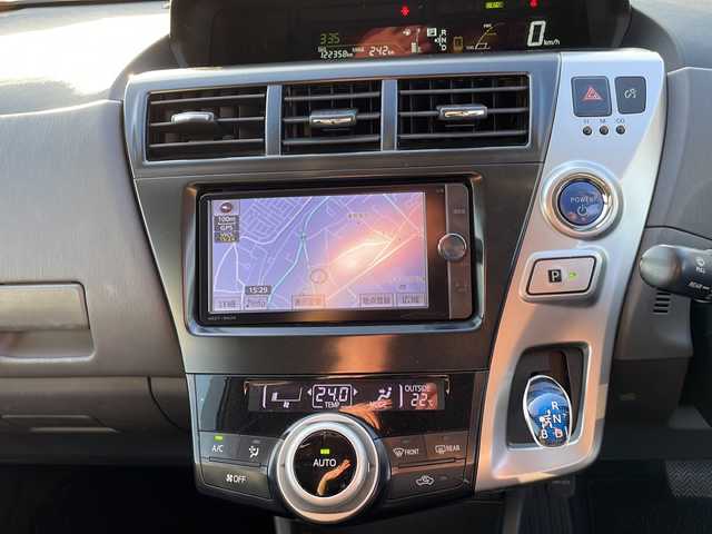 トヨタ プリウス α S 神奈川県 2012(平24)年 12.3万km ホワイトパールクリスタルシャイン (株)IDOMが運営する【じしゃロン秦野店】の自社ローン専用車両になります。こちらは現金またはオートローンご利用時の価格です。自社ローンご希望の方は別途その旨お申付け下さい/・メモリナビ/・フルセグテレビ/・バックカメラ/・ETC/・Bluetooth接続/・DVD再生機能