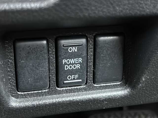 日産 セレナ ハイウェイスター Sハイブリッド 静岡県 2014(平26)年 10.5万km ブリリアントホワイトパール 純正SDナビ/・CD/・DVD/・ワンセグTV/・Bluetooth/・USB/・AM/・FM/主要装備/・純正後席モニター/・両側パワスラ/・衝突軽減/・レーンキープ/・バックカメラ/・クルコン/・LEDヘッドライト/・オートライト/・フォグランプ/・純正フロアマット/・純正アルミホイール/・スマートキー/・プッシュスタート