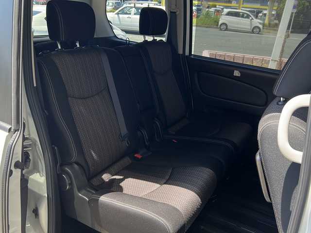 日産 セレナ ハイウェイスター Sハイブリッド 静岡県 2014(平26)年 10.5万km ブリリアントホワイトパール 純正SDナビ/・CD/・DVD/・ワンセグTV/・Bluetooth/・USB/・AM/・FM/主要装備/・純正後席モニター/・両側パワスラ/・衝突軽減/・レーンキープ/・バックカメラ/・クルコン/・LEDヘッドライト/・オートライト/・フォグランプ/・純正フロアマット/・純正アルミホイール/・スマートキー/・プッシュスタート