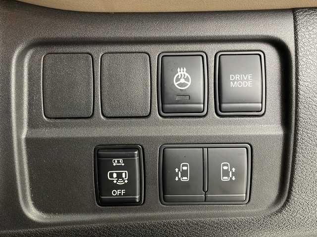 日産 セレナ e－パワー ハイウェイスター V 茨城県 2018(平30)年 6.6万km ブリリアントホワイトパール 純正９型ナビ　フルセグＴＶ　パノラミックビューモニター　バックモニター　衝突軽減ブレーキ　両側電動スライドドア　シートヒーター　デジタルインナーミラー　スマートキー　ＬＥＤライト　追従クルコン　ＥＴＣ