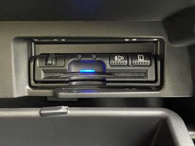 日産 セレナ e－パワー ハイウェイスター V 茨城県 2018(平30)年 6.6万km ブリリアントホワイトパール 純正９型ナビ　フルセグＴＶ　パノラミックビューモニター　バックモニター　衝突軽減ブレーキ　両側電動スライドドア　シートヒーター　デジタルインナーミラー　スマートキー　ＬＥＤライト　追従クルコン　ＥＴＣ