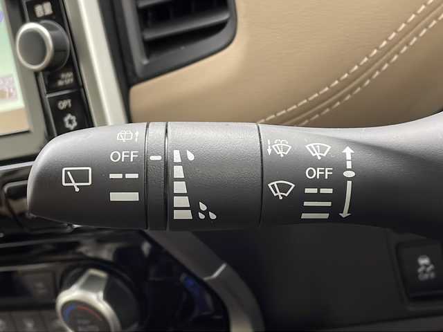 日産 セレナ e－パワー ハイウェイスター V 茨城県 2018(平30)年 6.6万km ブリリアントホワイトパール 純正９型ナビ　フルセグＴＶ　パノラミックビューモニター　バックモニター　衝突軽減ブレーキ　両側電動スライドドア　シートヒーター　デジタルインナーミラー　スマートキー　ＬＥＤライト　追従クルコン　ＥＴＣ