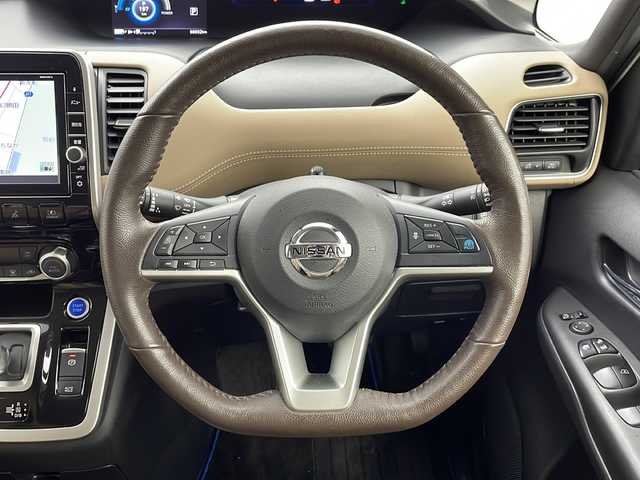 日産 セレナ e－パワー ハイウェイスター V 茨城県 2018(平30)年 6.6万km ブリリアントホワイトパール 純正９型ナビ　フルセグＴＶ　パノラミックビューモニター　バックモニター　衝突軽減ブレーキ　両側電動スライドドア　シートヒーター　デジタルインナーミラー　スマートキー　ＬＥＤライト　追従クルコン　ＥＴＣ