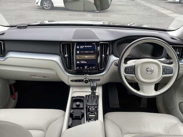 ボルボ ＸＣ６０ D4 AWD モーメンタム 岩手県 2018(平30)年 11.2万km グレー 純正ナビ/AM/FM/CD/DVD/Bluetooth/フルセグTV/純正オーディオ/バックカメラ/全方位カメラ/ETC/ドライブレコーダー/レーダークルーズコントロール/衝突被害軽減ブレーキ/レーンキープアシスト/横滑り防止装置/パワーシート/シートヒーター/オートライト/オートハイビーム/LEDヘッドライト/フォグラン/プッシュスタート/電動格納ミラー/社外18インチAW/純正フロアマット/純正ドアバイザー/保証書/取扱説明書
