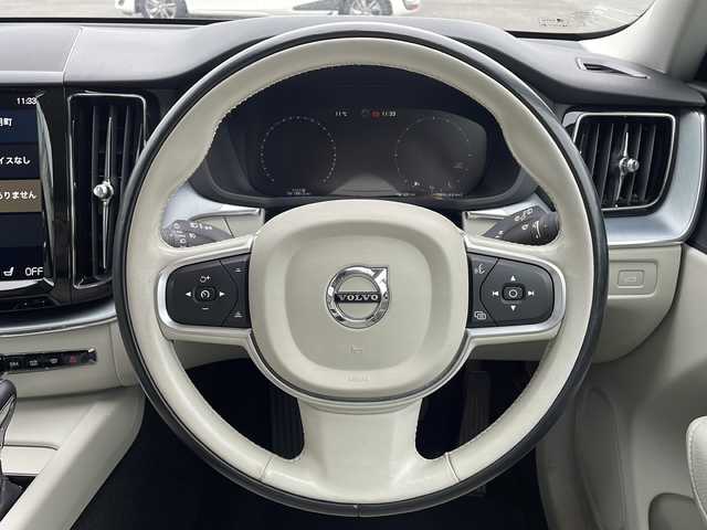ボルボ ＸＣ６０ D4 AWD モーメンタム 岩手県 2018(平30)年 11.2万km グレー 純正ナビ/AM/FM/CD/DVD/Bluetooth/フルセグTV/純正オーディオ/バックカメラ/全方位カメラ/ETC/ドライブレコーダー/レーダークルーズコントロール/衝突被害軽減ブレーキ/レーンキープアシスト/横滑り防止装置/パワーシート/シートヒーター/オートライト/オートハイビーム/LEDヘッドライト/フォグラン/プッシュスタート/電動格納ミラー/社外18インチAW/純正フロアマット/純正ドアバイザー/保証書/取扱説明書