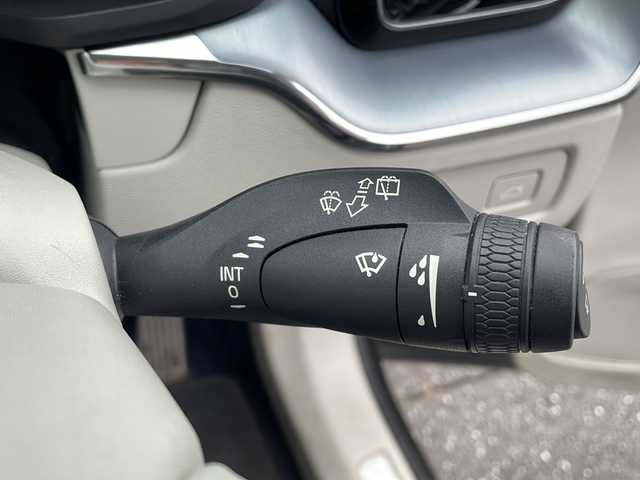 ボルボ ＸＣ６０ D4 AWD モーメンタム 岩手県 2018(平30)年 11.2万km グレー 純正ナビ/AM/FM/CD/DVD/Bluetooth/フルセグTV/純正オーディオ/バックカメラ/全方位カメラ/ETC/ドライブレコーダー/レーダークルーズコントロール/衝突被害軽減ブレーキ/レーンキープアシスト/横滑り防止装置/パワーシート/シートヒーター/オートライト/オートハイビーム/LEDヘッドライト/フォグラン/プッシュスタート/電動格納ミラー/社外18インチAW/純正フロアマット/純正ドアバイザー/保証書/取扱説明書