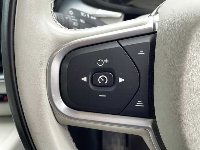 ボルボ ＸＣ６０ D4 AWD モーメンタム 岩手県 2018(平30)年 11.2万km グレー 純正ナビ/AM/FM/CD/DVD/Bluetooth/フルセグTV/純正オーディオ/バックカメラ/全方位カメラ/ETC/ドライブレコーダー/レーダークルーズコントロール/衝突被害軽減ブレーキ/レーンキープアシスト/横滑り防止装置/パワーシート/シートヒーター/オートライト/オートハイビーム/LEDヘッドライト/フォグラン/プッシュスタート/電動格納ミラー/社外18インチAW/純正フロアマット/純正ドアバイザー/保証書/取扱説明書