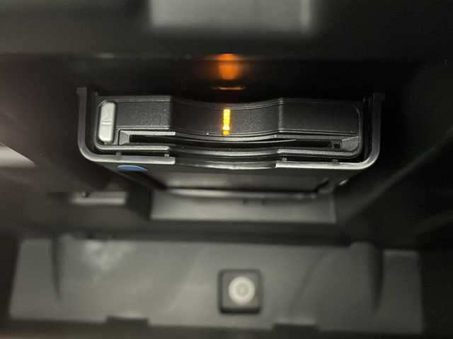 ボルボ ＸＣ６０ D4 AWD モーメンタム 岩手県 2018(平30)年 11.2万km グレー 純正ナビ/AM/FM/CD/DVD/Bluetooth/フルセグTV/純正オーディオ/バックカメラ/全方位カメラ/ETC/ドライブレコーダー/レーダークルーズコントロール/衝突被害軽減ブレーキ/レーンキープアシスト/横滑り防止装置/パワーシート/シートヒーター/オートライト/オートハイビーム/LEDヘッドライト/フォグラン/プッシュスタート/電動格納ミラー/社外18インチAW/純正フロアマット/純正ドアバイザー/保証書/取扱説明書