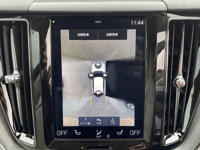 ボルボ ＸＣ６０ D4 AWD モーメンタム 岩手県 2018(平30)年 11.2万km グレー 純正ナビ/AM/FM/CD/DVD/Bluetooth/フルセグTV/純正オーディオ/バックカメラ/全方位カメラ/ETC/ドライブレコーダー/レーダークルーズコントロール/衝突被害軽減ブレーキ/レーンキープアシスト/横滑り防止装置/パワーシート/シートヒーター/オートライト/オートハイビーム/LEDヘッドライト/フォグラン/プッシュスタート/電動格納ミラー/社外18インチAW/純正フロアマット/純正ドアバイザー/保証書/取扱説明書