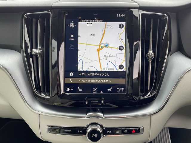 ボルボ ＸＣ６０ D4 AWD モーメンタム 岩手県 2018(平30)年 11.2万km グレー 純正ナビ/AM/FM/CD/DVD/Bluetooth/フルセグTV/純正オーディオ/バックカメラ/全方位カメラ/ETC/ドライブレコーダー/レーダークルーズコントロール/衝突被害軽減ブレーキ/レーンキープアシスト/横滑り防止装置/パワーシート/シートヒーター/オートライト/オートハイビーム/LEDヘッドライト/フォグラン/プッシュスタート/電動格納ミラー/社外18インチAW/純正フロアマット/純正ドアバイザー/保証書/取扱説明書