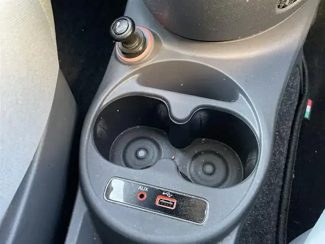 フィアット ５００ 1．2 ポップ 愛知県 2016(平28)年 4.3万km ビアンコ・ガーラ リモコンキー/社外ナビ/フルセグTV/BT/USB/ETC/社外14インチAW/ステアリングスイッチ/純正フロアマット/純正ホイールキャップ付きスタッドレス4本車載/取説、保証書