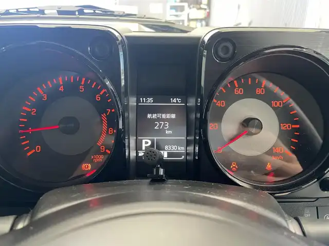 スズキ ジムニー XC 鹿児島県 2024(令6)年 0.9万km ジャングルグリーン 禁煙車/クルーズコントロール(追従走行無し)/レーンキープアシスト/誤発進抑制機能/先行車お知らせ機能/トランスファーレバー/パーキングセンサー/社外ディスプレイオーディオ/　・Bluetooth/　・AppleCarPlay/　・AndroidAuto/　・USB/　・AUX/　・AM/FM/ヒーテッドドアミラー/電動格納ミラー/コーナーセンサー