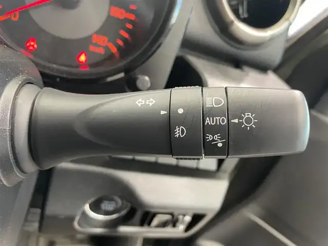 スズキ ジムニー XC 鹿児島県 2024(令6)年 0.9万km ジャングルグリーン 禁煙車/クルーズコントロール(追従走行無し)/レーンキープアシスト/誤発進抑制機能/先行車お知らせ機能/トランスファーレバー/パーキングセンサー/社外ディスプレイオーディオ/　・Bluetooth/　・AppleCarPlay/　・AndroidAuto/　・USB/　・AUX/　・AM/FM/ヒーテッドドアミラー/電動格納ミラー/コーナーセンサー