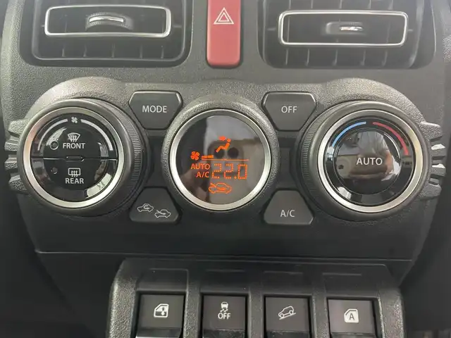 スズキ ジムニー XC 鹿児島県 2024(令6)年 0.9万km ジャングルグリーン 禁煙車/クルーズコントロール(追従走行無し)/レーンキープアシスト/誤発進抑制機能/先行車お知らせ機能/トランスファーレバー/パーキングセンサー/社外ディスプレイオーディオ/　・Bluetooth/　・AppleCarPlay/　・AndroidAuto/　・USB/　・AUX/　・AM/FM/ヒーテッドドアミラー/電動格納ミラー/コーナーセンサー