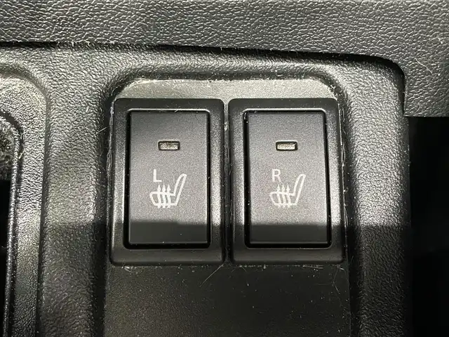 スズキ ジムニー XC 鹿児島県 2024(令6)年 0.9万km ジャングルグリーン 禁煙車/クルーズコントロール(追従走行無し)/レーンキープアシスト/誤発進抑制機能/先行車お知らせ機能/トランスファーレバー/パーキングセンサー/社外ディスプレイオーディオ/　・Bluetooth/　・AppleCarPlay/　・AndroidAuto/　・USB/　・AUX/　・AM/FM/ヒーテッドドアミラー/電動格納ミラー/コーナーセンサー