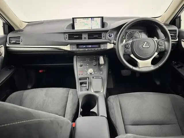 レクサス ＣＴ 200h バージョンC 福岡県 2021(令3)年 1.4万km ソニッククォーツ ワンオーナー　/純正１２．３型ナビ／フルセグＴＶ　/バックカメラ　/ＥＴＣ　/前後ドラレコ　/レーダークルコン　/コーナーセンサー　/衝突被害軽減　/レーンキープ　/アクセル踏み間違い防止　/オートマチックハイビーム　/パドルシフト　/シートヒーター　/パワーシート　/LEDヘッドライト　/純正１６インチアルミホイール