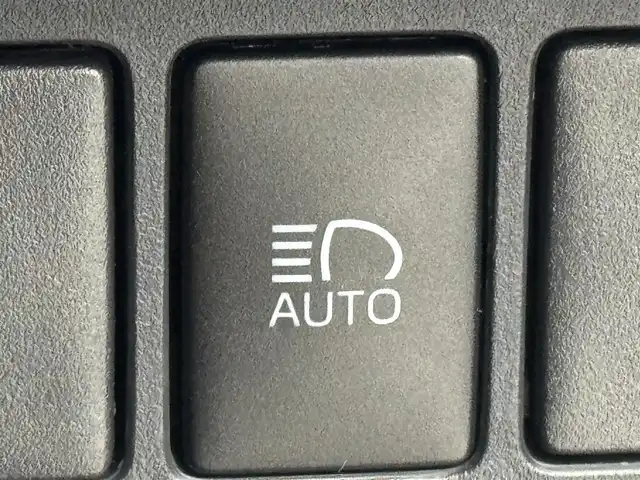 レクサス ＣＴ 200h バージョンC 福岡県 2021(令3)年 1.4万km ソニッククォーツ ワンオーナー　/純正１２．３型ナビ／フルセグＴＶ　/バックカメラ　/ＥＴＣ　/前後ドラレコ　/レーダークルコン　/コーナーセンサー　/衝突被害軽減　/レーンキープ　/アクセル踏み間違い防止　/オートマチックハイビーム　/パドルシフト　/シートヒーター　/パワーシート　/LEDヘッドライト　/純正１６インチアルミホイール