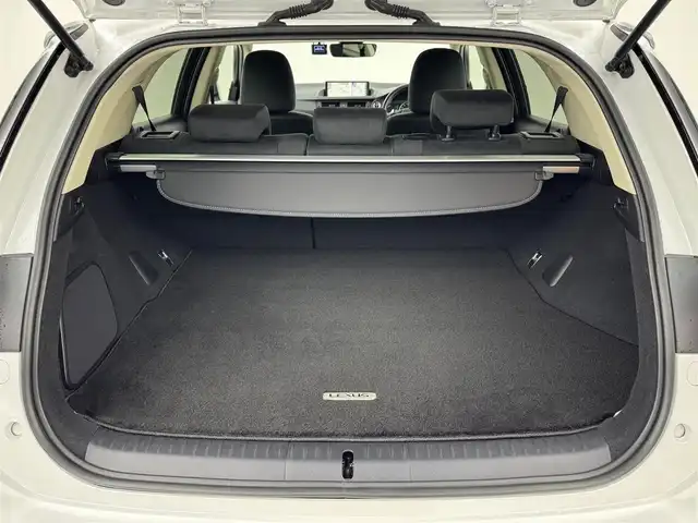 レクサス ＣＴ 200h バージョンC 福岡県 2021(令3)年 1.4万km ソニッククォーツ ワンオーナー　/純正１２．３型ナビ／フルセグＴＶ　/バックカメラ　/ＥＴＣ　/前後ドラレコ　/レーダークルコン　/コーナーセンサー　/衝突被害軽減　/レーンキープ　/アクセル踏み間違い防止　/オートマチックハイビーム　/パドルシフト　/シートヒーター　/パワーシート　/LEDヘッドライト　/純正１６インチアルミホイール