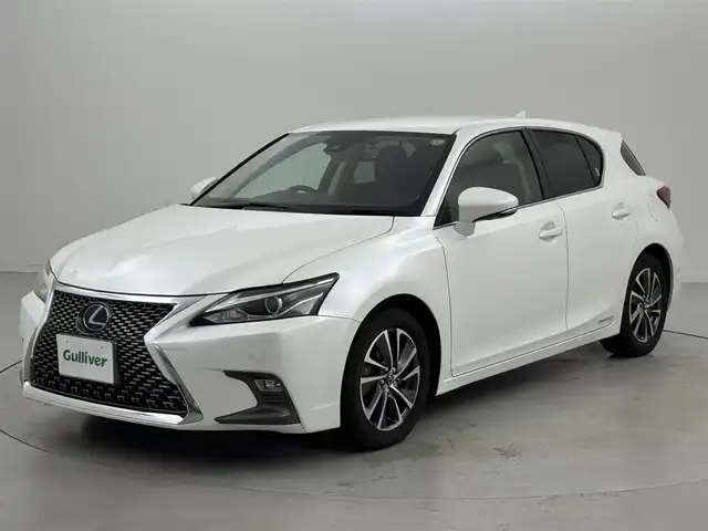 レクサス ＣＴ 200h バージョンC 福岡県 2021(令3)年 1.4万km ソニッククォーツ ワンオーナー　/純正１２．３型ナビ／フルセグＴＶ　/バックカメラ　/ＥＴＣ　/前後ドラレコ　/レーダークルコン　/コーナーセンサー　/衝突被害軽減　/レーンキープ　/アクセル踏み間違い防止　/オートマチックハイビーム　/パドルシフト　/シートヒーター　/パワーシート　/LEDヘッドライト　/純正１６インチアルミホイール