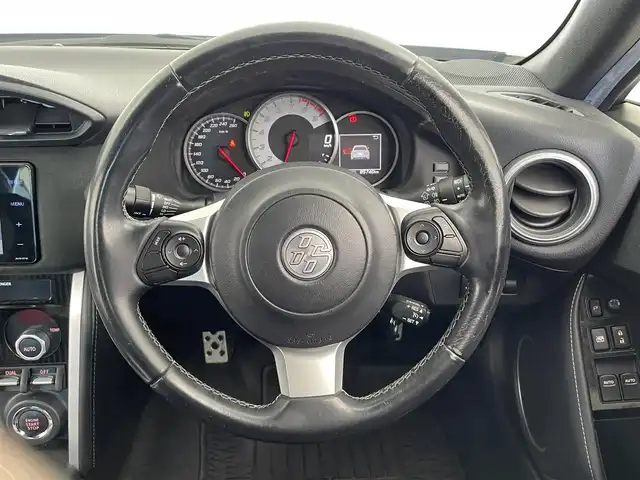 トヨタ ８６ GT リミテッド 大分県 2017(平29)年 8.6万km アイスシルバーメタリック ワンオーナ/社外ナビ/（フルセグ/CD/DVD/Bluetooth）/ハーフレザーシート/前席シートヒーター/クルーズコントロール/6速マニュアル/ステアリングスイッチ/オートライト/LEDヘッドライト/スマートキー・プッシュスタート/純正アルミホイール/電動格納ミラー/保証書・取扱説明書