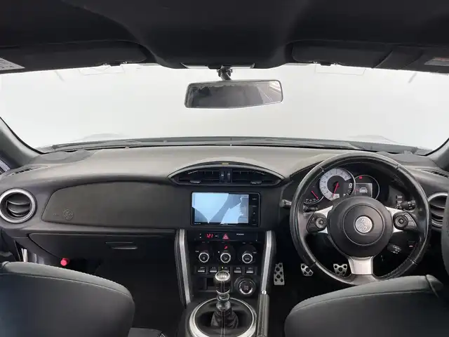 トヨタ ８６ GT リミテッド 大分県 2017(平29)年 8.6万km アイスシルバーメタリック ワンオーナ/社外ナビ/（フルセグ/CD/DVD/Bluetooth）/ハーフレザーシート/前席シートヒーター/クルーズコントロール/6速マニュアル/ステアリングスイッチ/オートライト/LEDヘッドライト/スマートキー・プッシュスタート/純正アルミホイール/電動格納ミラー/保証書・取扱説明書