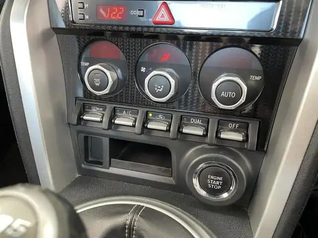 トヨタ ８６ GT リミテッド 大分県 2017(平29)年 8.6万km アイスシルバーメタリック ワンオーナ/社外ナビ/（フルセグ/CD/DVD/Bluetooth）/ハーフレザーシート/前席シートヒーター/クルーズコントロール/6速マニュアル/ステアリングスイッチ/オートライト/LEDヘッドライト/スマートキー・プッシュスタート/純正アルミホイール/電動格納ミラー/保証書・取扱説明書