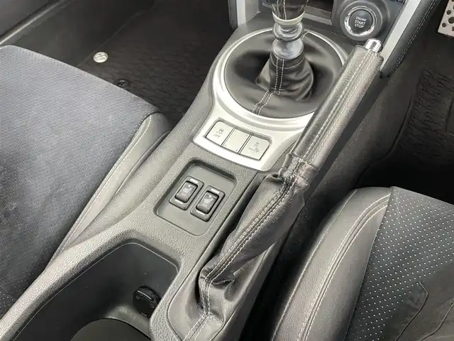 トヨタ ８６ GT リミテッド 大分県 2017(平29)年 8.6万km アイスシルバーメタリック ワンオーナ/社外ナビ/（フルセグ/CD/DVD/Bluetooth）/ハーフレザーシート/前席シートヒーター/クルーズコントロール/6速マニュアル/ステアリングスイッチ/オートライト/LEDヘッドライト/スマートキー・プッシュスタート/純正アルミホイール/電動格納ミラー/保証書・取扱説明書